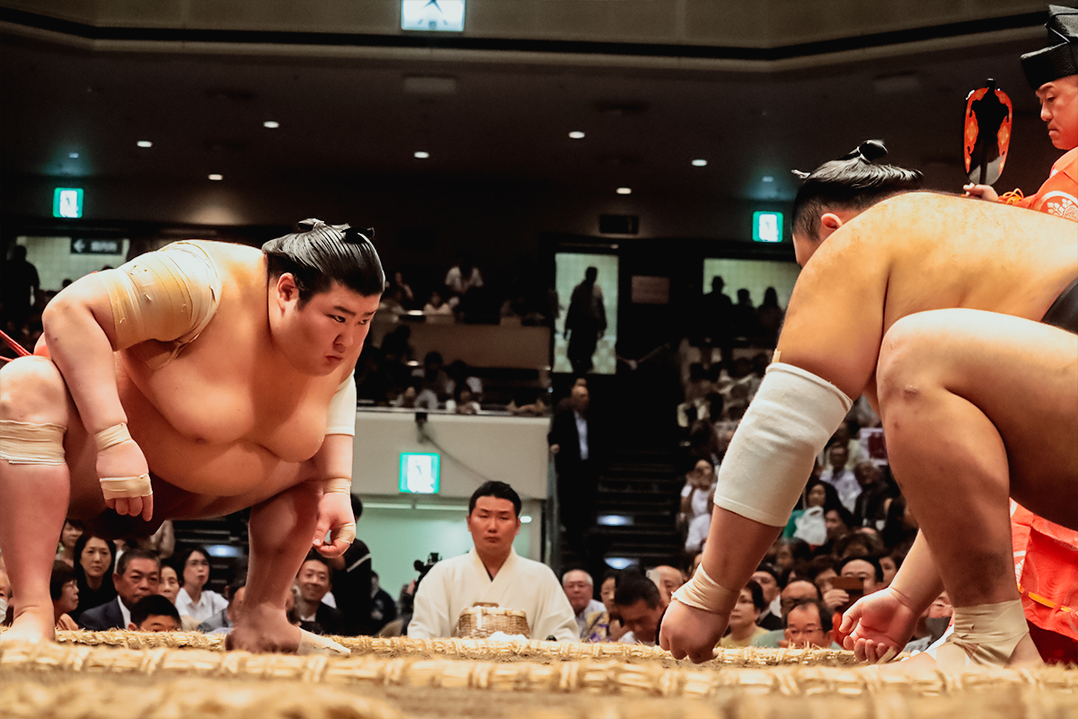 大相撲イメージ（立ち合い）©公益財団法人日本相撲協会