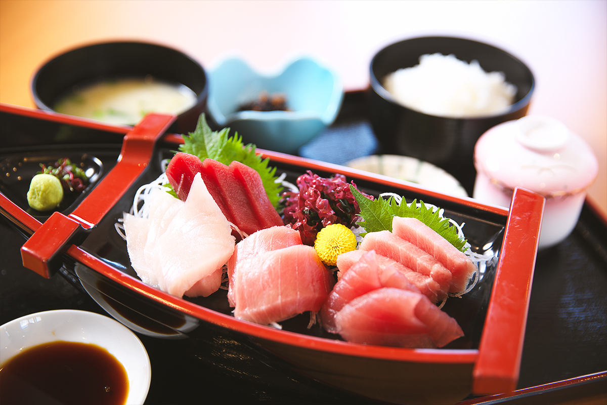 昼食（特選まぐろ刺し御膳）